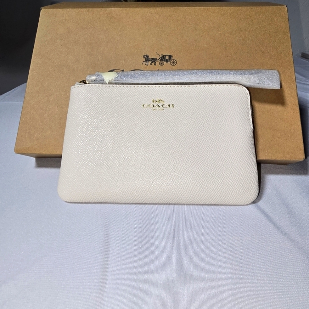 Coach Chalk Corner Zip Wristlet NWT  Comes with COACH Box